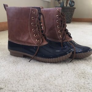 Navy / tan duck boots (no name brand)